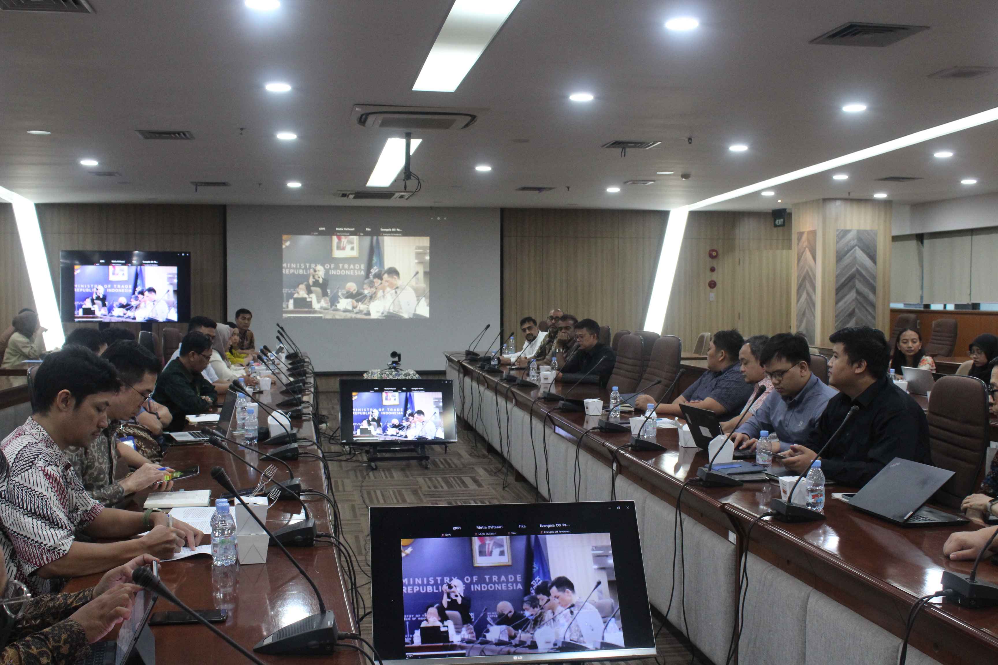 Dengar Pendapat (Public Hearing) Produk benang (selain benang jahit) dari serat stapel sintetik dan artifisial